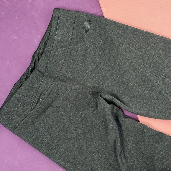 The north face women’s athletic quick, dry, straight leg, Capri tights - Picture 2 of 5